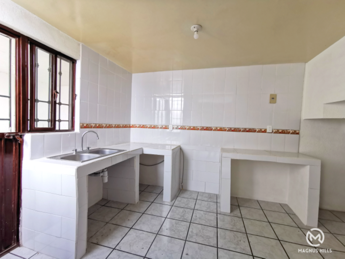 2 de 7: Cocina en concreto forrada en azulejo
