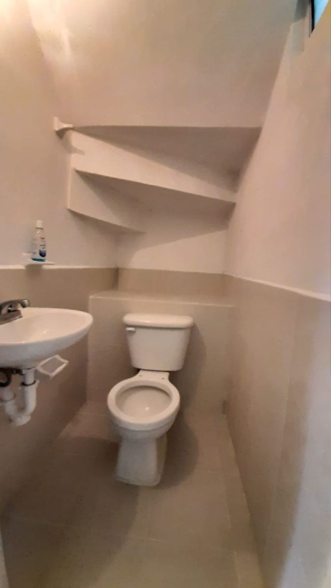 7 de 14: medio baño planta baja
