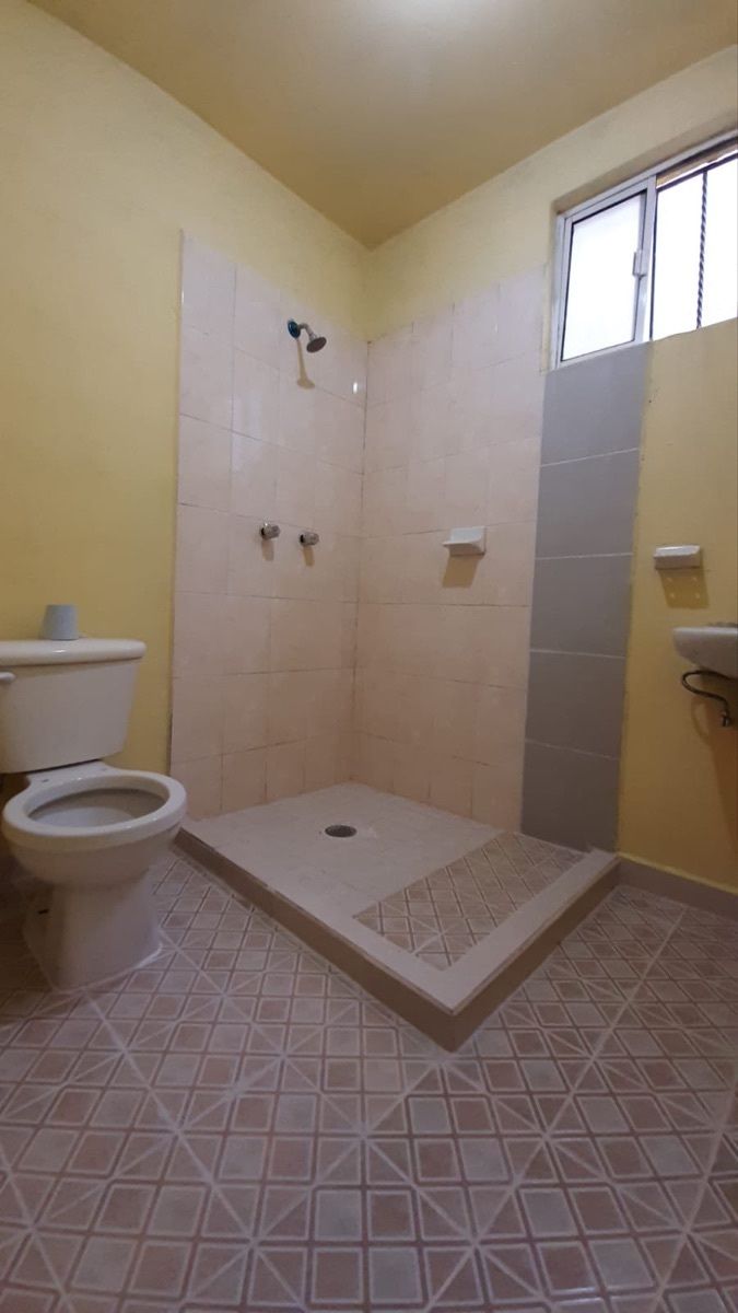 9 de 14: baño completo compartido planta alta