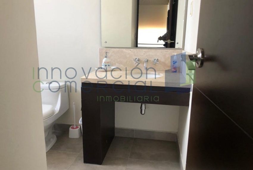 9 de 16: Baño secundario