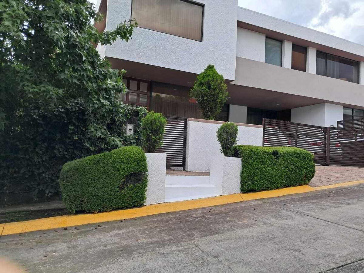 1 of 14: Fachada Principal