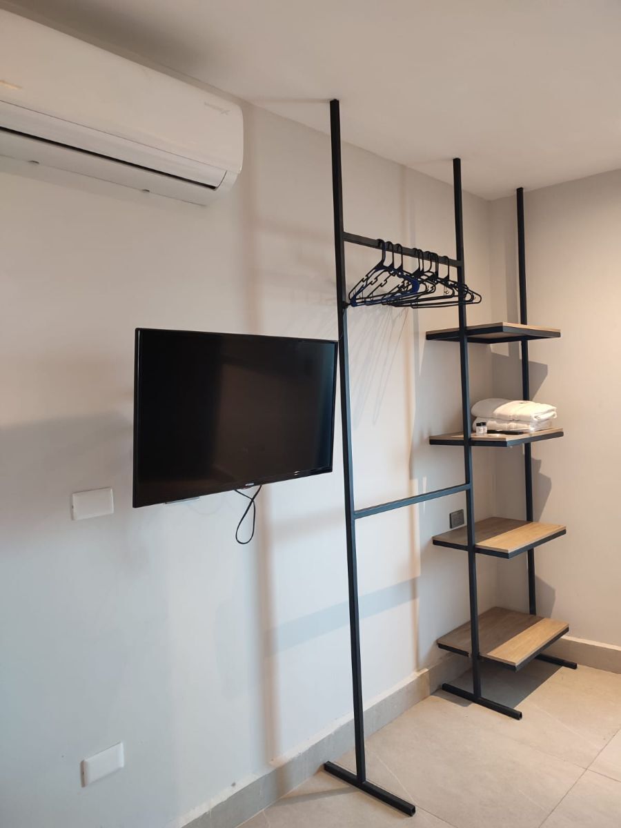 4 de 11: Pantalla y área de clóset de las habitaciones