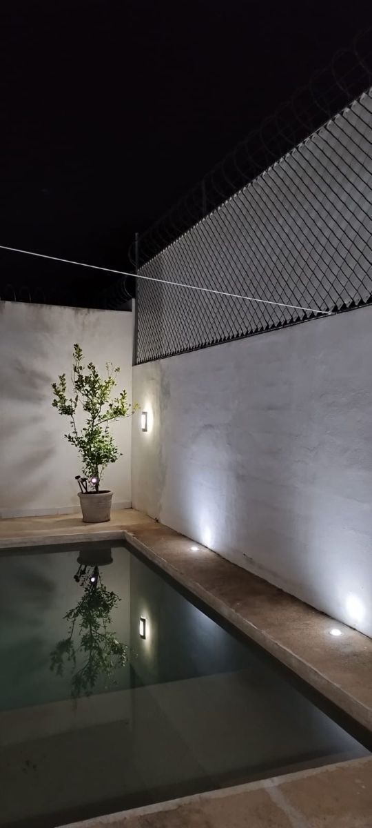 15 de 15: piscina y barda perimetral