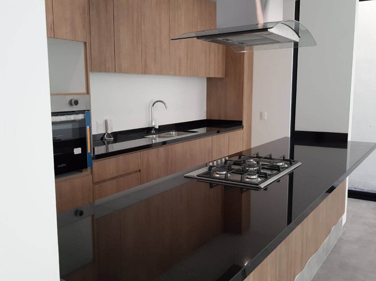 2 de 9: Cocina Equipada