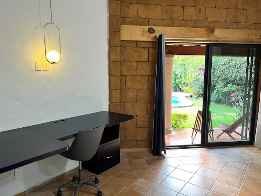 26 of 29: Estudio, escritorio 2