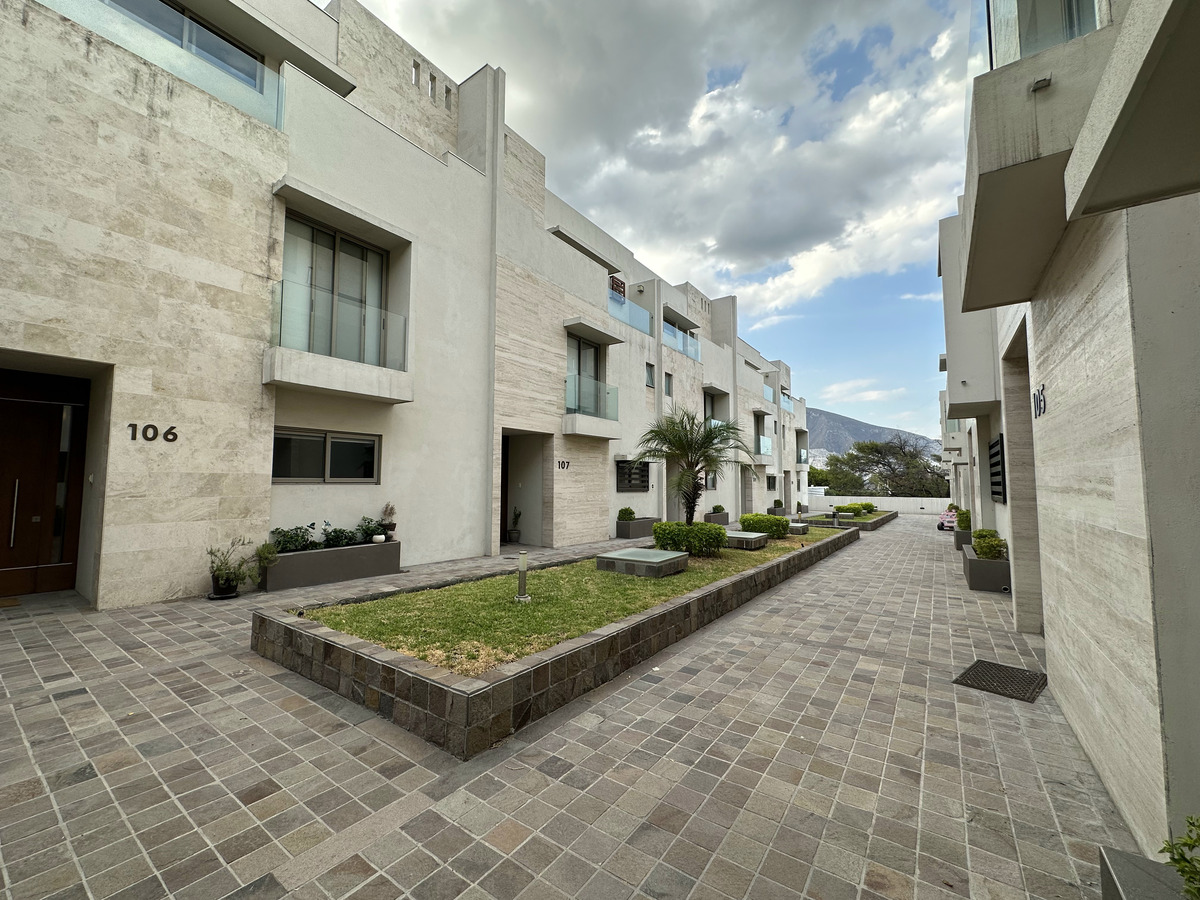 1 de 22: Fachada