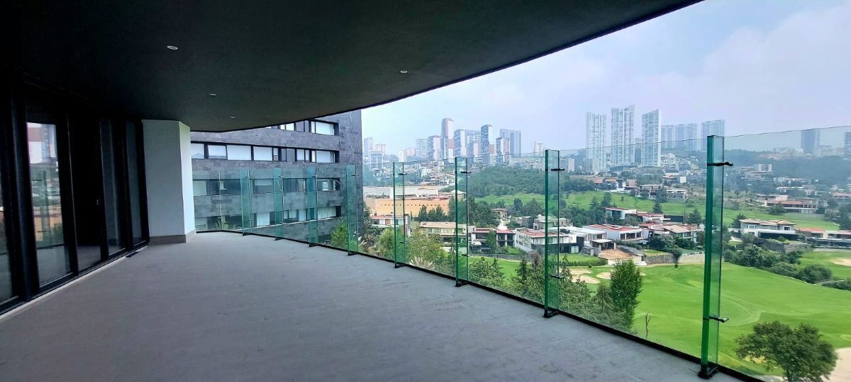 1 de 48: Terrazas a todo lo largo del departamento con vista al Campo