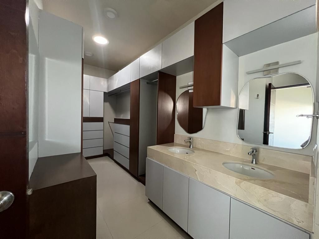 Baño principal, photo 20 of 33