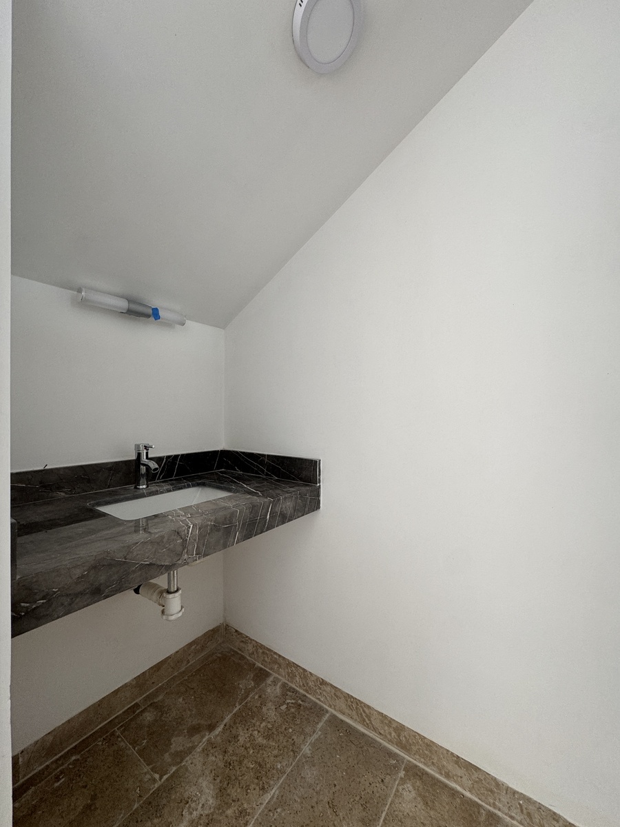 10 de 22: Medio Baño