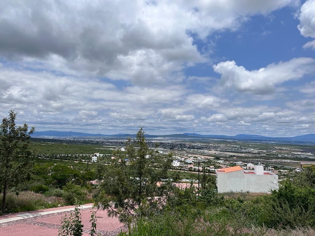 1 of 10: VISTA DEL TERRENO