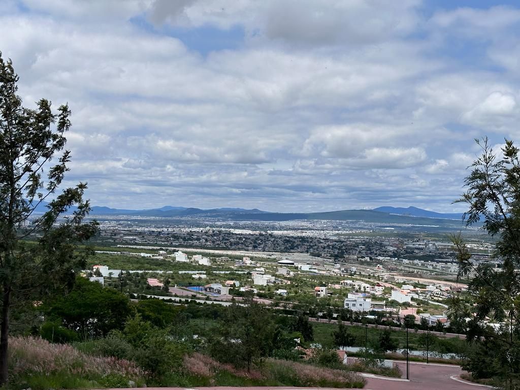 2 of 10: VISTA DEL TERRENO
