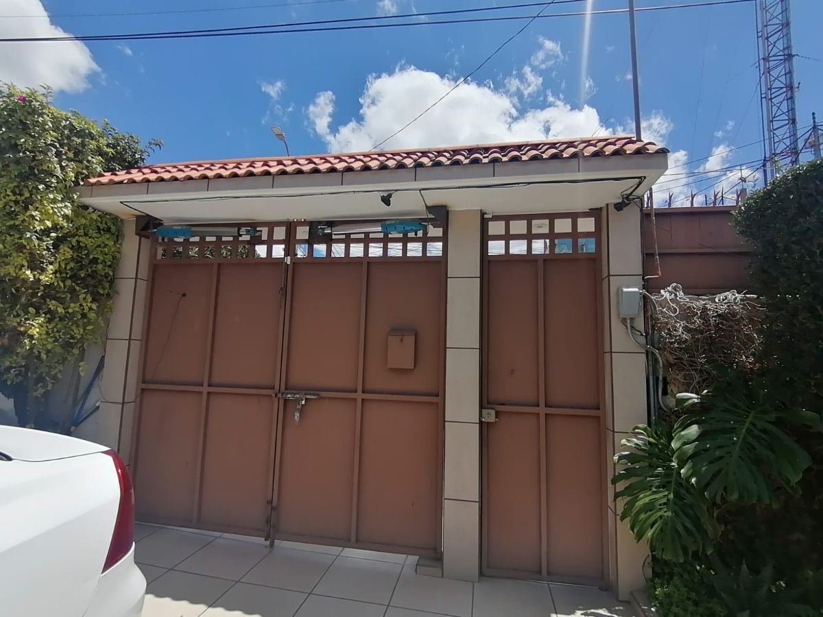 3 de 37: Portón eléctrico