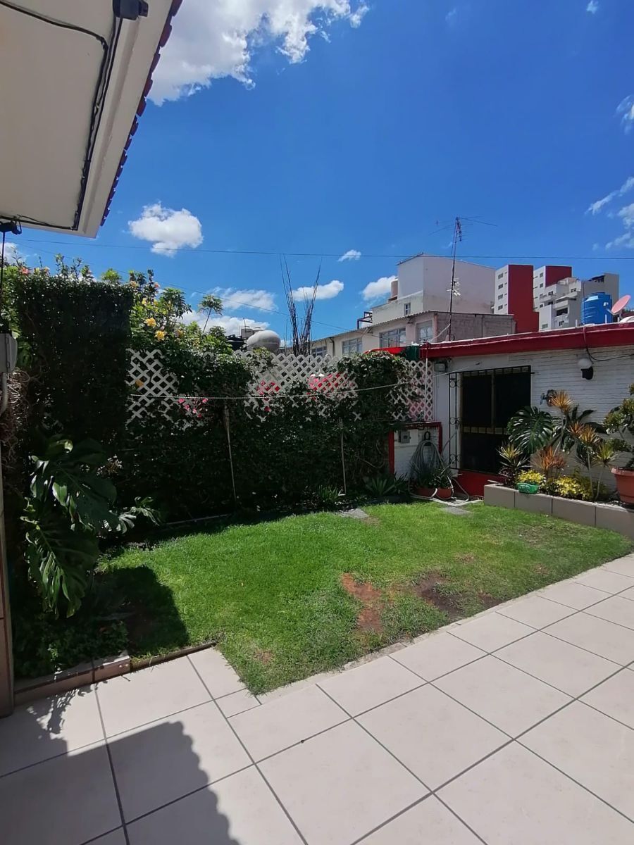 2 de 37: Jardín