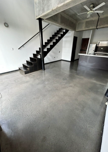 5 de 11: Gradas hacia habitación