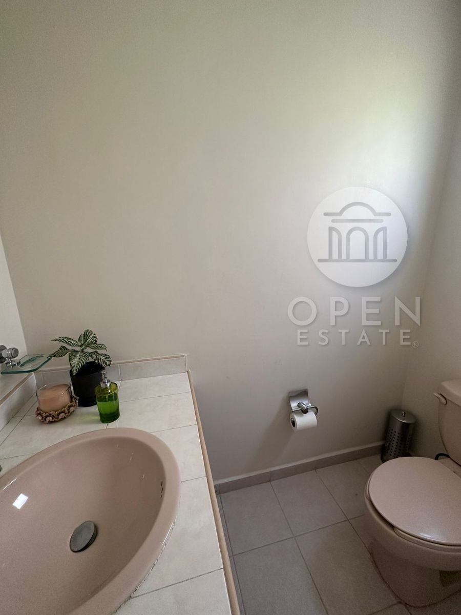 8 de 28: Baño de visitas