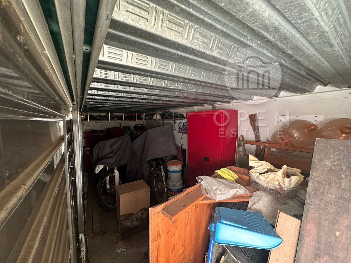 27 de 28: Bodega exterior