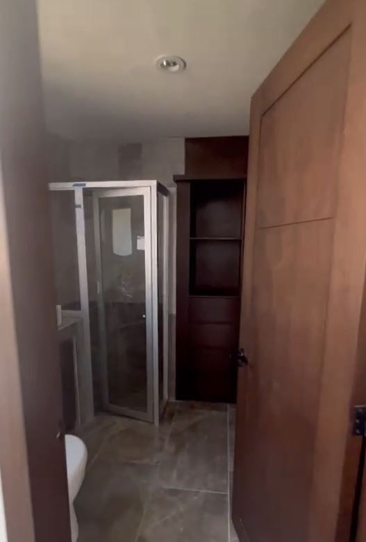 9 de 22: baño con vestidor de recamara principal