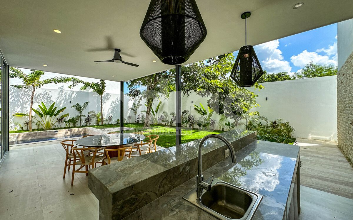 37 de 50: Terraza Posterior Techada