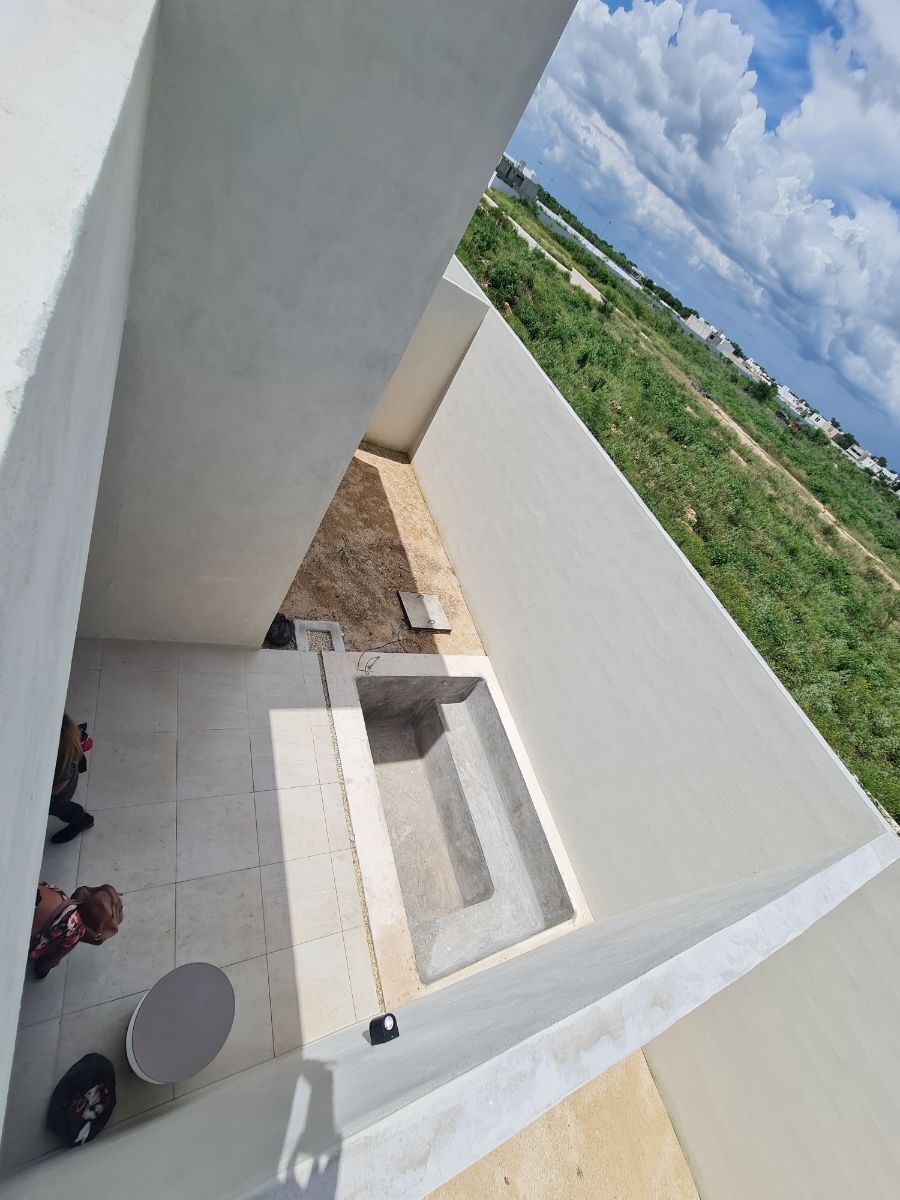 4 of 9: Patio y piscina