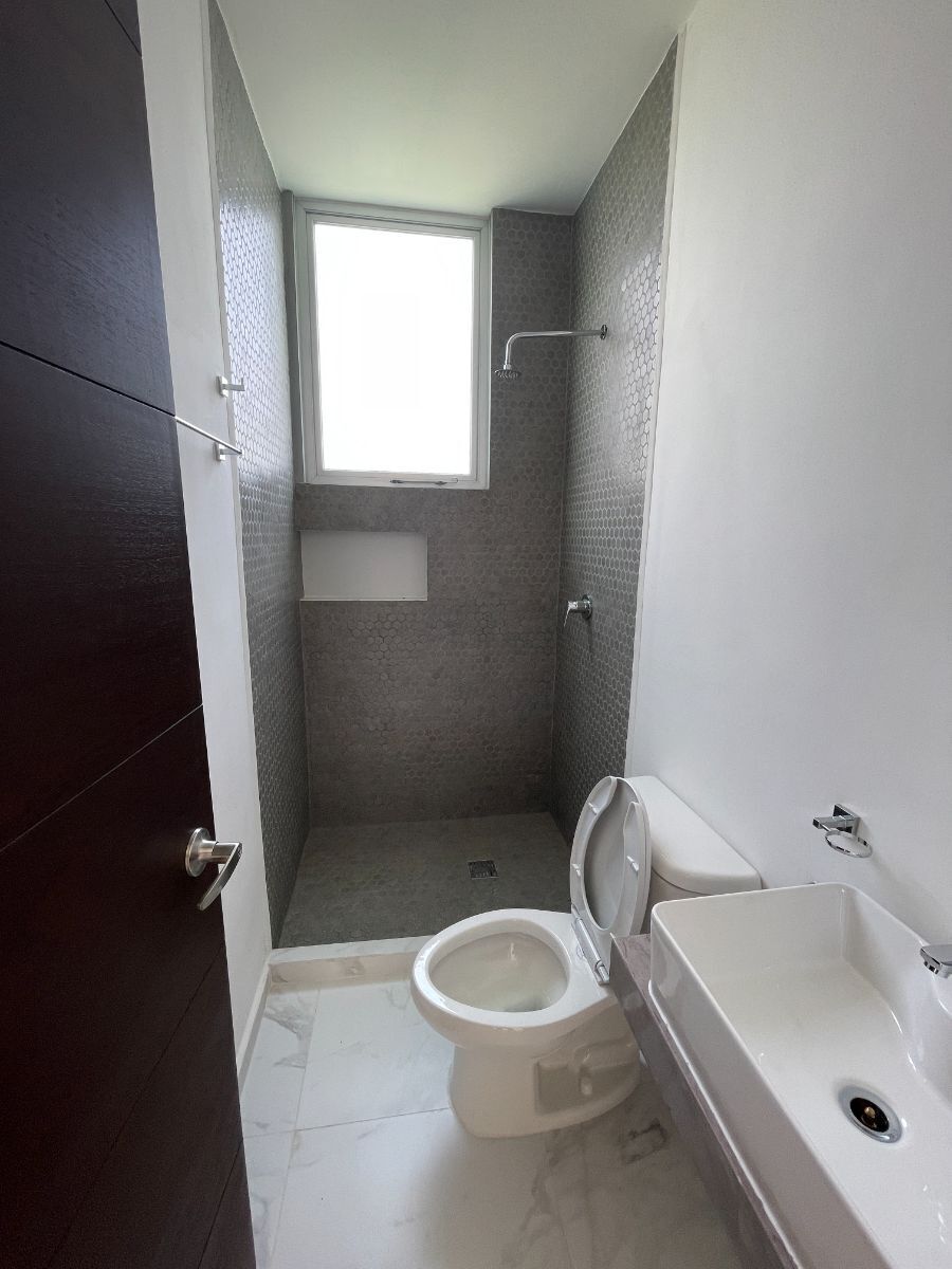 7 de 13: baño visitas