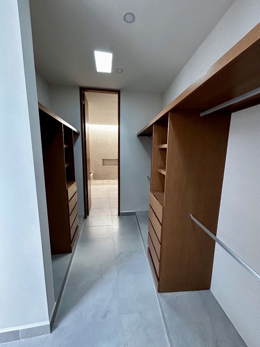 19 de 23: Closet vestidor