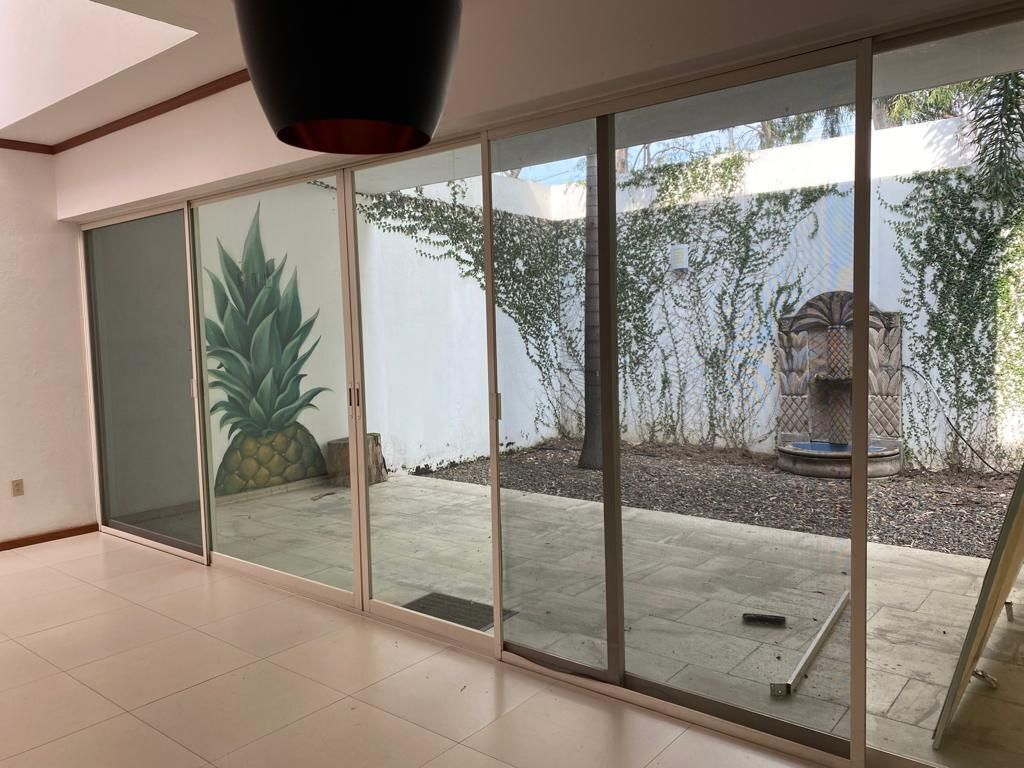 5 de 20: sala y comedor con salida a terraza