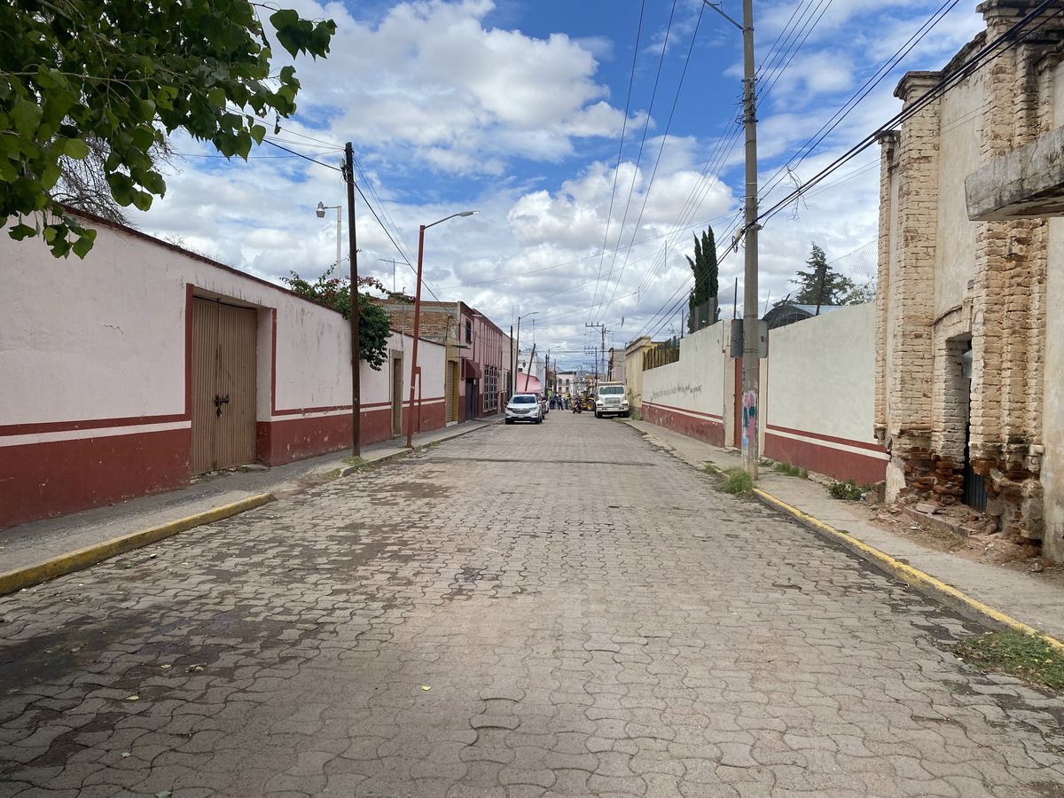Vista oriente poniente sobre Enrique Estrada predio izq