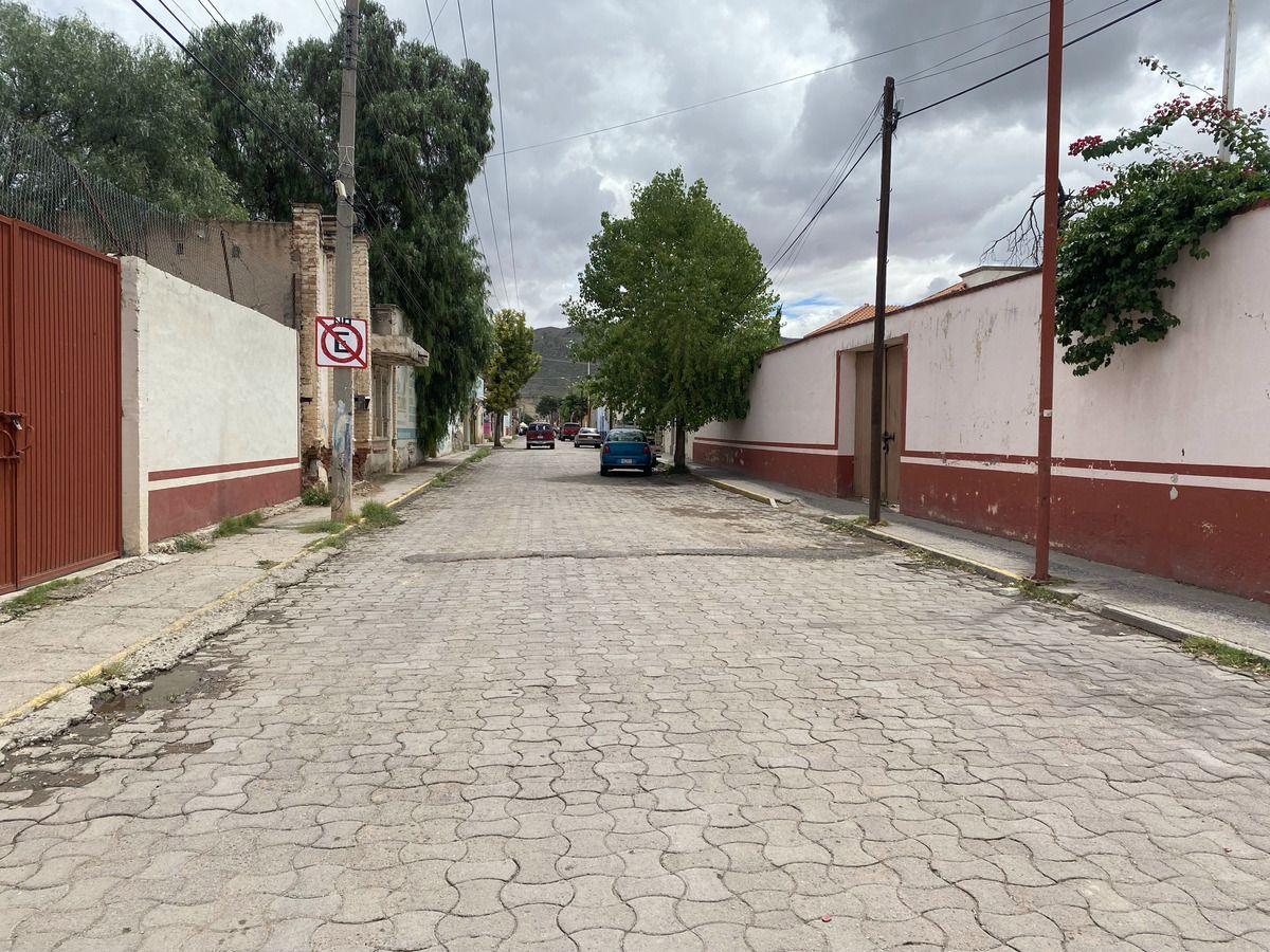 Vista poniente oriente, sobre Enrique Estrada, predio der.