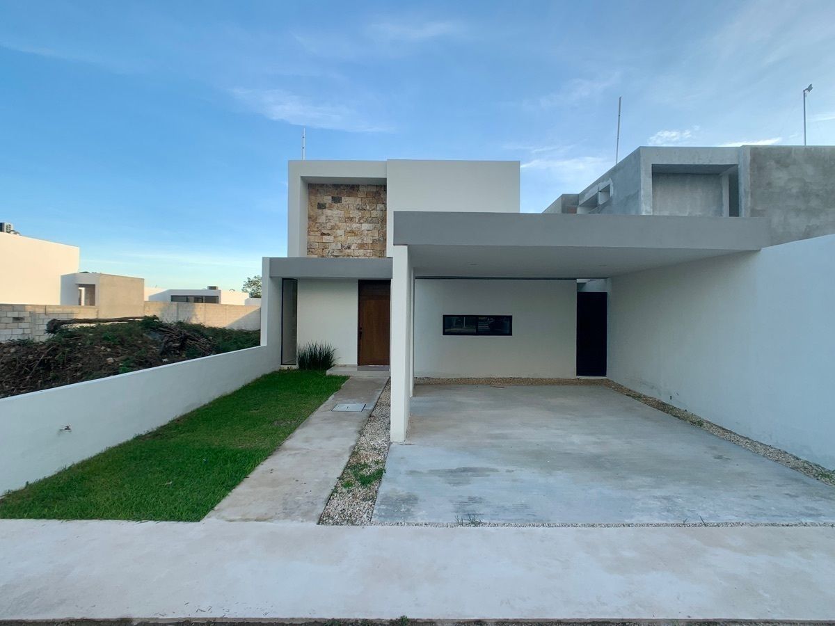 2 of 28: Fachada Fontal (Garage Techado con Costo Adicional)