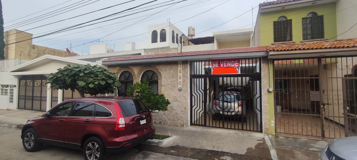 4 of 22: Fachada