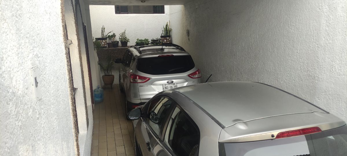 5 of 22: Estacionamiento
