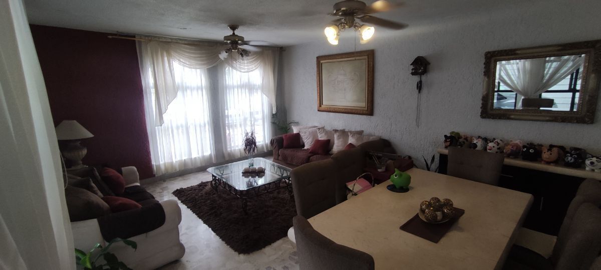 6 of 22: Sala