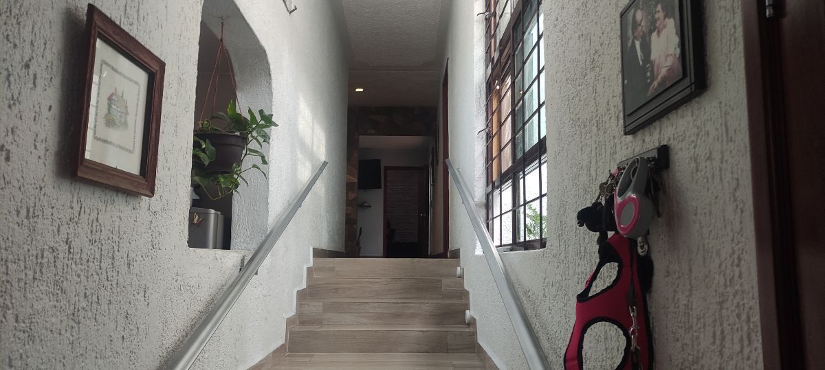 9 of 22: Escaleras