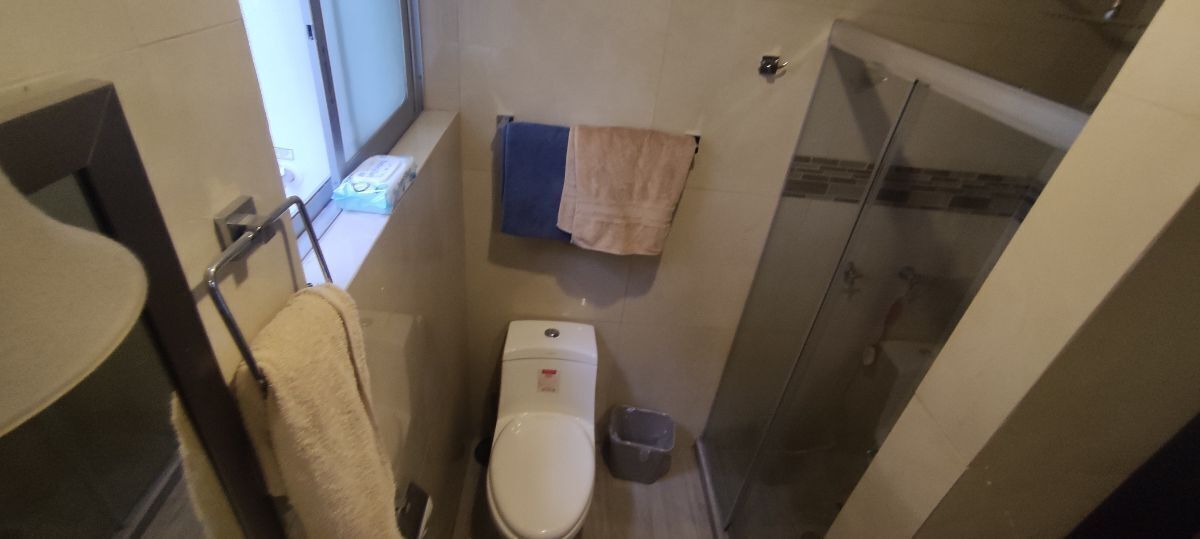 10 of 22: Baño 1