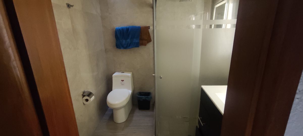 14 of 22: Baño2