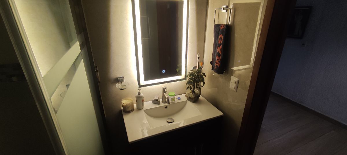 15 of 22: Baño 2