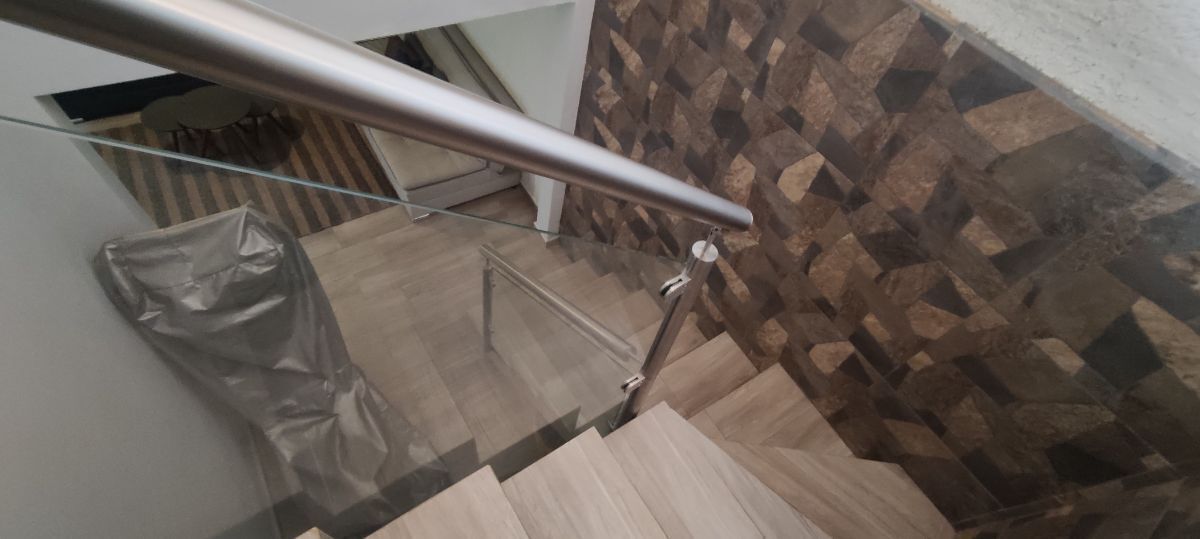 21 of 22: Escaleras 3er piso