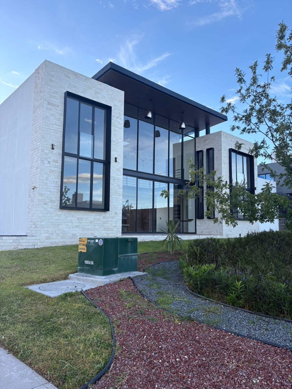 VENTA DE CASA EN RESIDENCIAL MAYORAZGO
