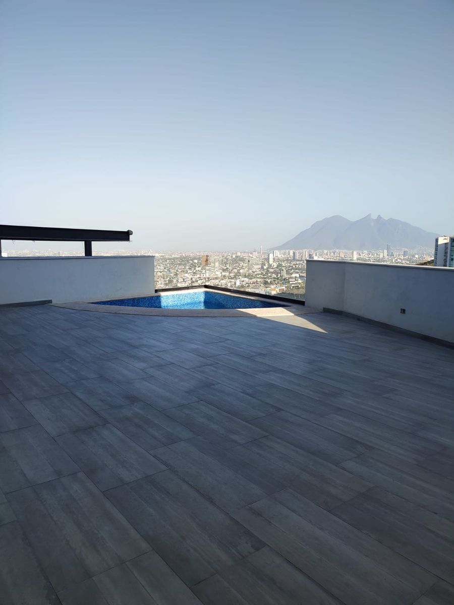 5 de 14: Terraza con alberca