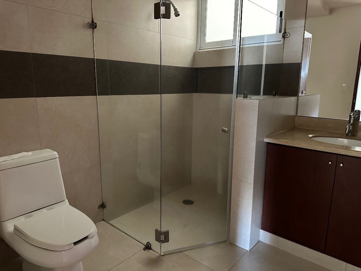 13 de 19: Baño secundario