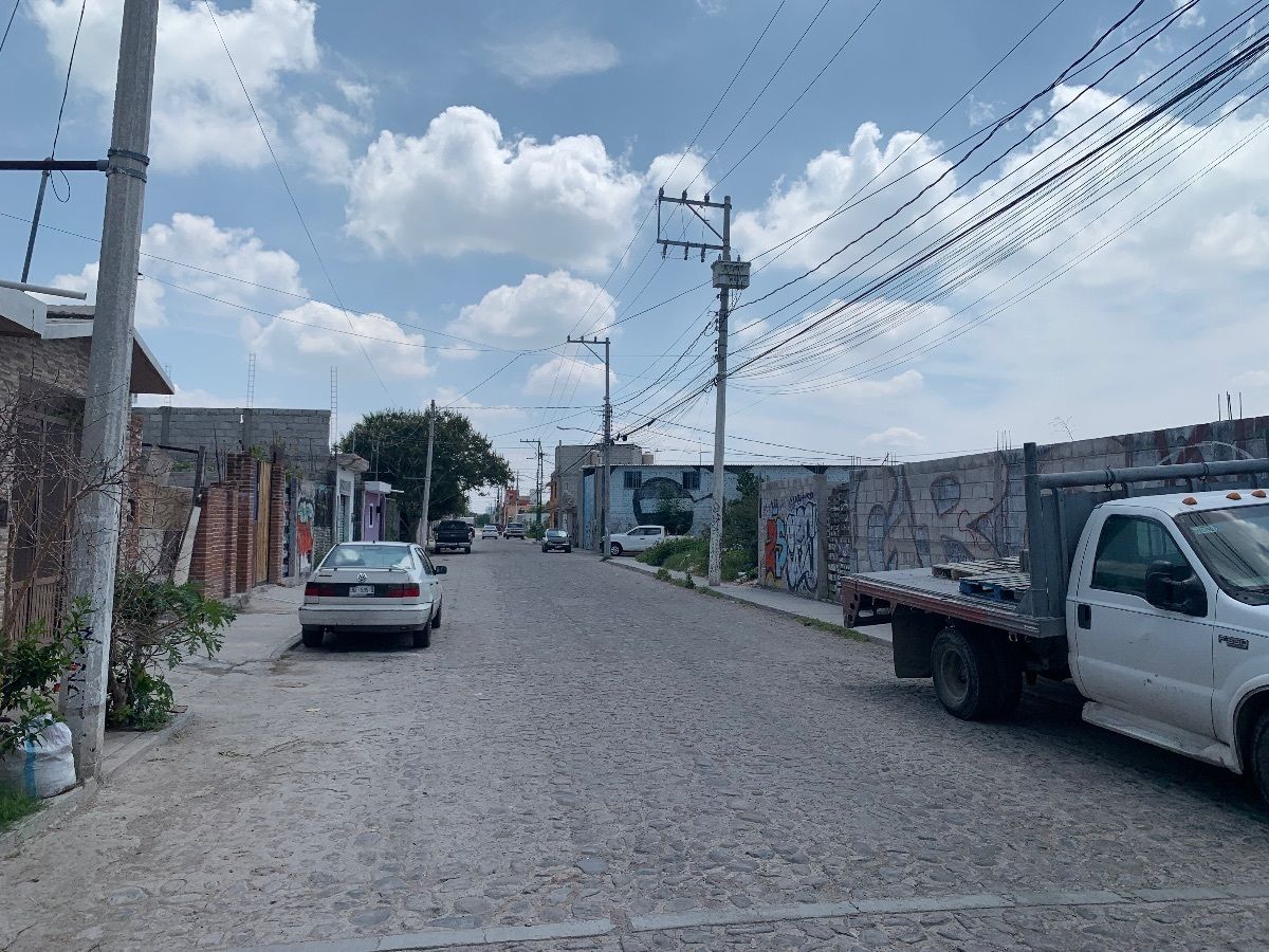 4 de 6: Calle flor de lirio