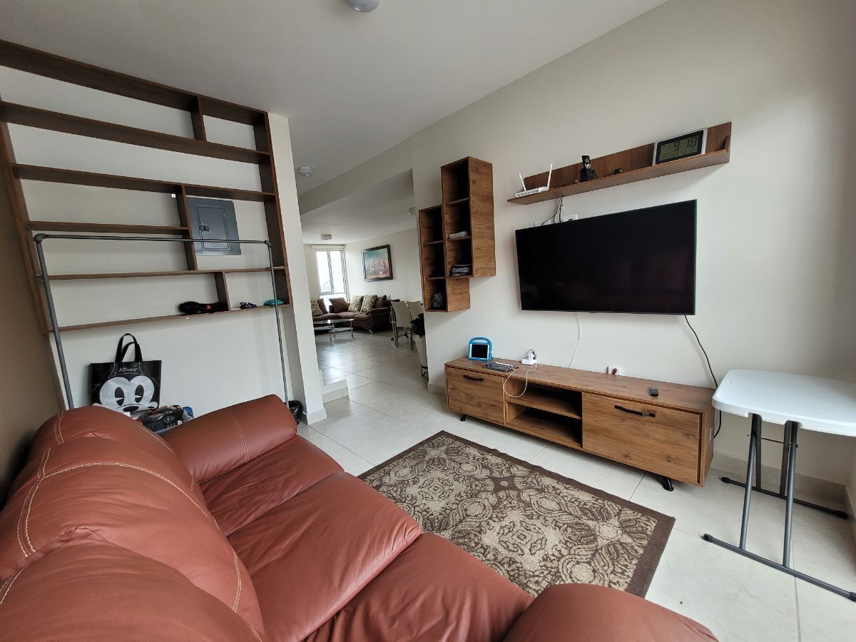 7 de 16: Cuarto de TV en Planta baja