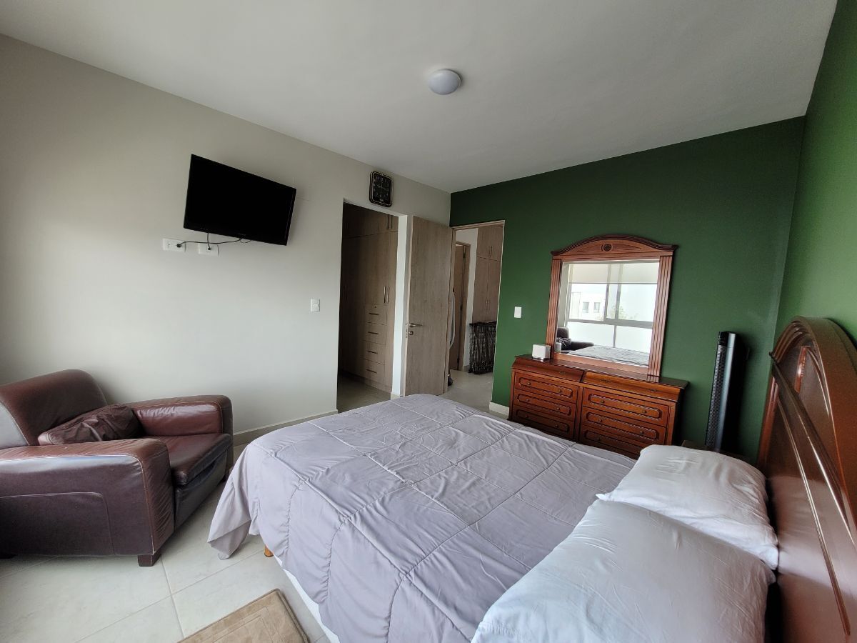 8 de 16: Recamara principal con TV
