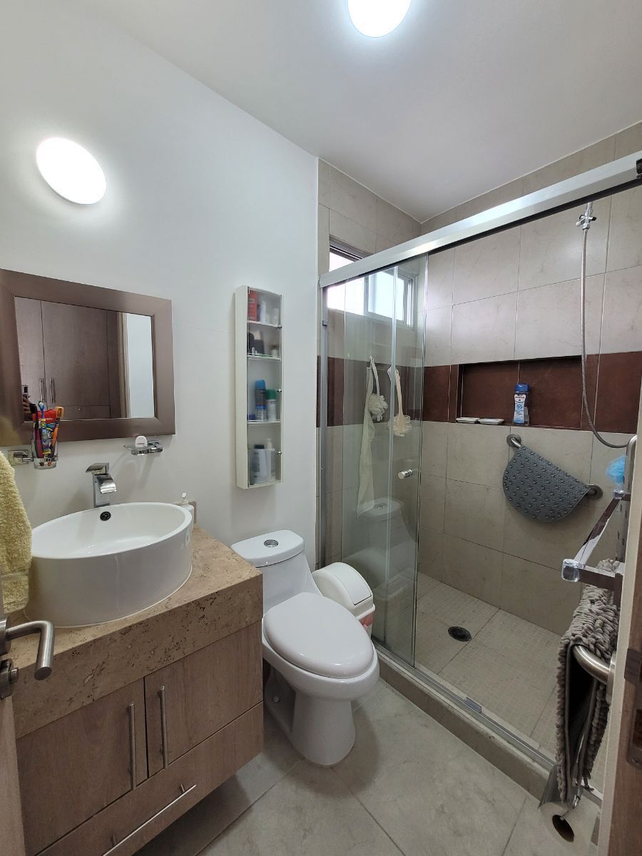 11 de 16: Baño de recamara principal