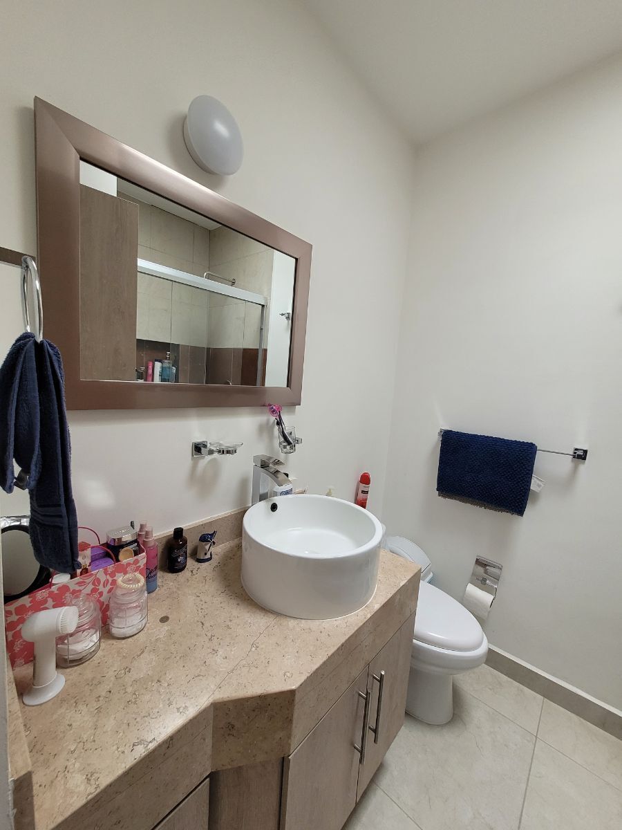 16 de 16: Baño completo planta alta