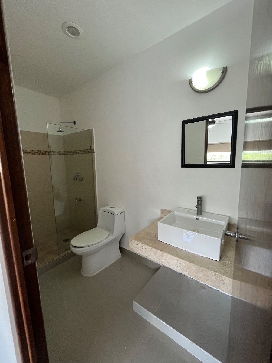 Baño cuarto 2, photo 13 of 16
