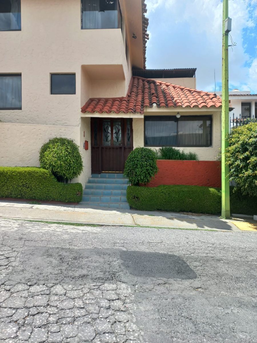 1 de 19: Casa de 2 niveles con excelente ubicación.