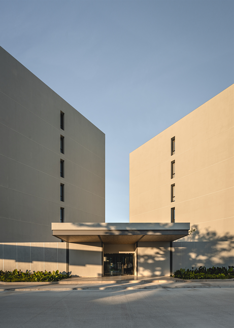 7 de 13: Fachada Principal