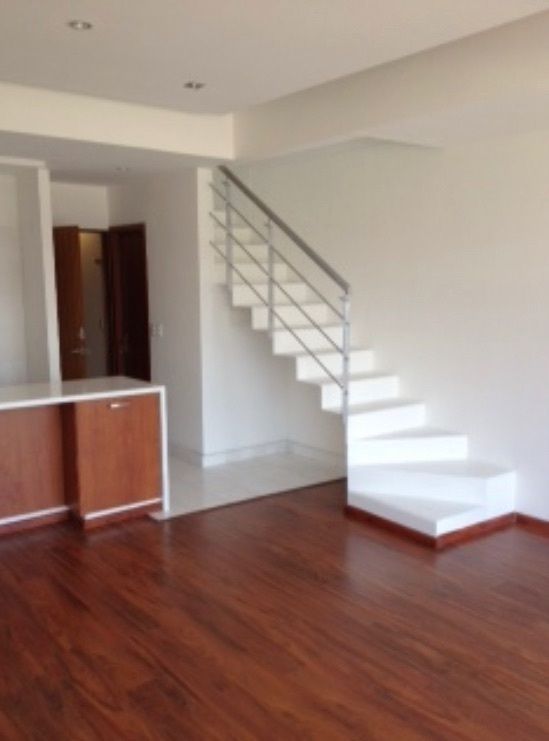 2 de 13: vista escaleras a 2o. piso