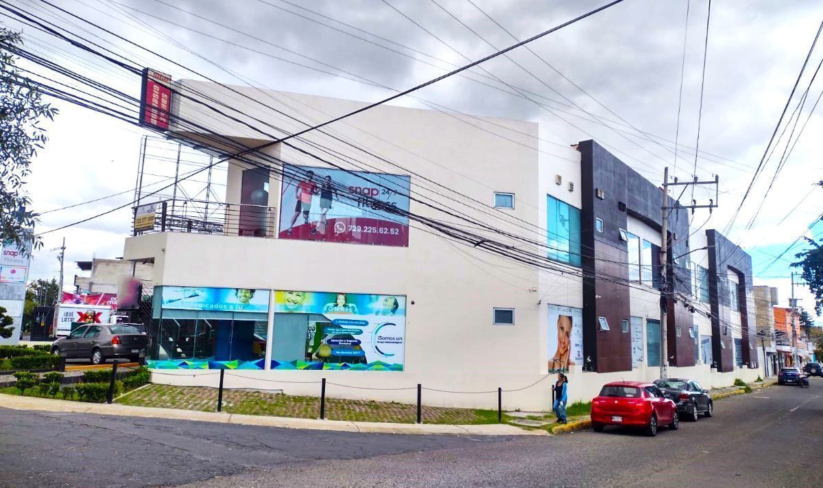 2 de 13: FACHADA LATERAL